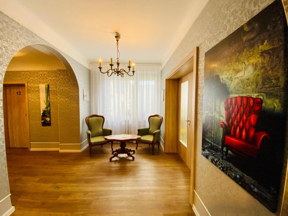 Gaestehaus Am Kurpark Hotel Garni Horn-Bad Meinberg Esterno foto